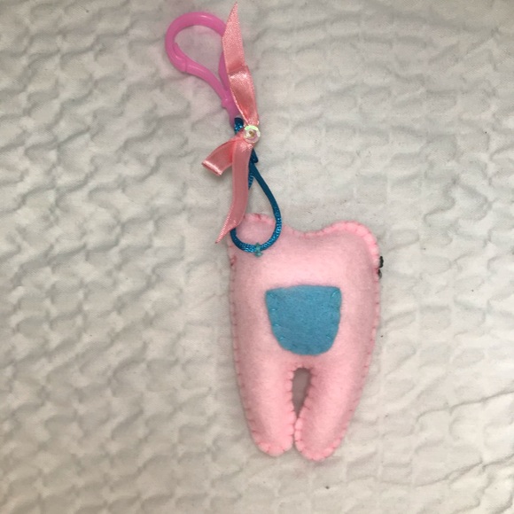 Tooth keychain - Picture 2 of 5